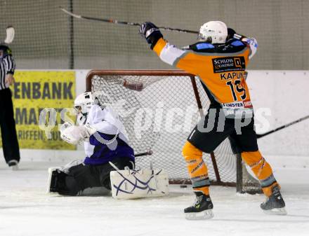 Eishockey Hobbycup St. Stefan/Lavanttal  gegen St. Michael/Bleiburg. Martin Jaeger,  (St. Stefan), Torjubel Miran Kapun (St. Michael). Voelkermarkt, am 15.2.2013.
Foto: Kuess
---
pressefotos, pressefotografie, kuess, qs, qspictures, sport, bild, bilder, bilddatenbank