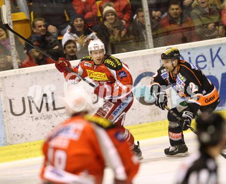 EBEL. Eishockey Bundesliga. EC KAC gegen Moser Medical Graz 99ers.   Jamie Lundmark,  (KAC), Rodne Jarrett (Graz). Klagenfurt, am 15.2.2013.
Foto: Kuess 


---
pressefotos, pressefotografie, kuess, qs, qspictures, sport, bild, bilder, bilddatenbank