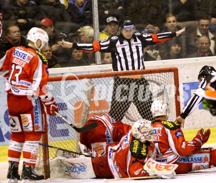 EBEL. Eishockey Bundesliga. EC KAC gegen Moser Medical Graz 99ers.   Andy Chiodo, Johannes Reichel, Schiedsrichter, (KAC). Klagenfurt, am 15.2.2013.
Foto: Kuess 


---
pressefotos, pressefotografie, kuess, qs, qspictures, sport, bild, bilder, bilddatenbank