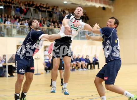 Handball Bundesliga. Aufstiegsrunde. SC Ferlach gegen HIT medalp Tirol. Boris Vodisek, (Ferlach), Dragoljub Perovic  (Tirol). Ferlach, 16.2.2013.
Foto: Kuess
---
pressefotos, pressefotografie, kuess, qs, qspictures, sport, bild, bilder, bilddatenbank