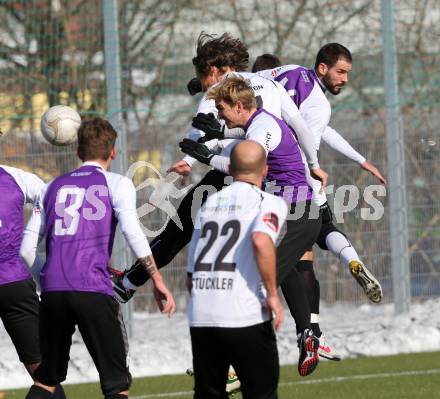 Fussball Testspiel. SK Austria Klagenfurt gegen RZ Pellets WAC. Peter Pucker, Oliver Pusztai, (Austria Klagenfurt), Dario Baldauf (WAC). Klagenfurt, 16.7.2013.
Foto: Kuess
---
pressefotos, pressefotografie, kuess, qs, qspictures, sport, bild, bilder, bilddatenbank