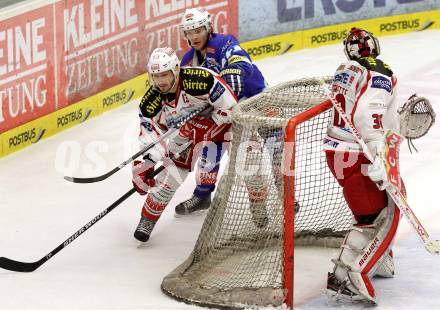 EBEL. Eishockey Bundesliga. EC VSV gegen KAC.  John Hughes,  (VSV),  Johannes Kirisits, Rene Swette (KAC). Villach, am 17.2.2013.
Foto: Kuess 


---
pressefotos, pressefotografie, kuess, qs, qspictures, sport, bild, bilder, bilddatenbank