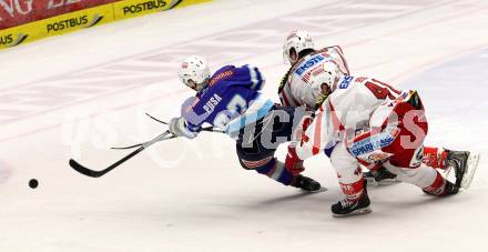 EBEL. Eishockey Bundesliga. EC VSV gegen KAC. Antti Pusa, (VSV), Thomas Hundertpfund, Florian Iberer  (KAC). Villach, am 17.2.2013.
Foto: Kuess 


---
pressefotos, pressefotografie, kuess, qs, qspictures, sport, bild, bilder, bilddatenbank