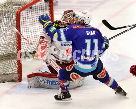 EBEL. Eishockey Bundesliga. EC VSV gegen KAC. Derek Ryan,  (VSV),  Rene Swette (KAC). Villach, am 17.2.2013.
Foto: Kuess 


---
pressefotos, pressefotografie, kuess, qs, qspictures, sport, bild, bilder, bilddatenbank