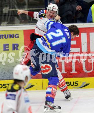 EBEL. Eishockey Bundesliga. EC VSV gegen KAC. Rauferei, Schlaegerei. Benjamin Petrik, (VSV), Kevin Doell  (KAC). . Villach, am 17.2.2013.
Foto: Kuess 


---
pressefotos, pressefotografie, kuess, qs, qspictures, sport, bild, bilder, bilddatenbank