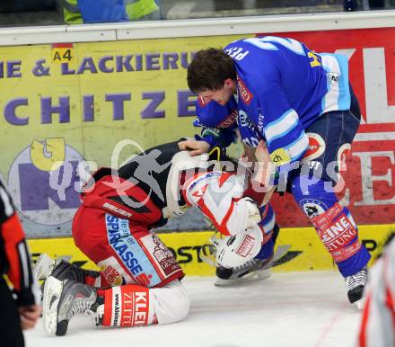 EBEL. Eishockey Bundesliga. EC VSV gegen KAC. Rauferei, Schlaegerei. Benjamin Petrik, (VSV), Kevin Doell  (KAC). Villach, am 17.2.2013.
Foto: Kuess 


---
pressefotos, pressefotografie, kuess, qs, qspictures, sport, bild, bilder, bilddatenbank