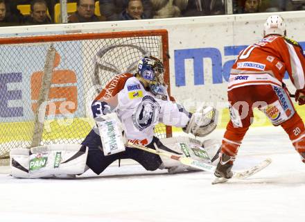 EBEL. Eishockey Bundesliga. EC KAC gegen KHL Medvescak Zagreb. John Lammers,  (KAC), Robert Kristan  (Zagreb). Klagenfurt, am 19.2.2013.
Foto: Kuess 


---
pressefotos, pressefotografie, kuess, qs, qspictures, sport, bild, bilder, bilddatenbank