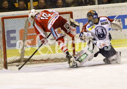 EBEL. Eishockey Bundesliga. EC KAC gegen KHL Medvescak Zagreb.  Tyler Scofield,  (KAC), Robert Kristan (Zagreb). Klagenfurt, am 19.2.2013.
Foto: Kuess 


---
pressefotos, pressefotografie, kuess, qs, qspictures, sport, bild, bilder, bilddatenbank