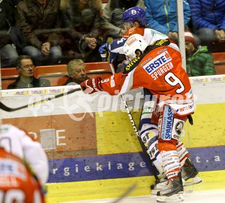 EBEL. Eishockey Bundesliga. EC KAC gegen KHL Medvescak Zagreb.  Tyler Spurgeon (KAC), PERKOVICH Nathan (Zagreb). Klagenfurt, am 19.2.2013.
Foto: Kuess 


---
pressefotos, pressefotografie, kuess, qs, qspictures, sport, bild, bilder, bilddatenbank