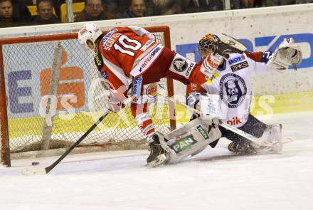 EBEL. Eishockey Bundesliga. EC KAC gegen KHL Medvescak Zagreb.  Tyler Scofield,  (KAC), Robert Kristan (Zagreb).. Klagenfurt, am 19.2.2013.
Foto: Kuess 


---
pressefotos, pressefotografie, kuess, qs, qspictures, sport, bild, bilder, bilddatenbank