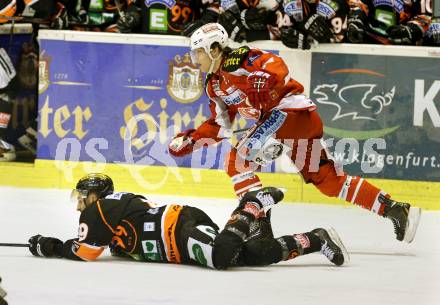 EBEL. Eishockey Bundesliga. EC KAC gegen Moser Medical Graz 99ers. Thomas HUndertpfund,  (KAC), Greg Day (Graz). Klagenfurt, am 24.2.2013.
Foto: Kuess 


---
pressefotos, pressefotografie, kuess, qs, qspictures, sport, bild, bilder, bilddatenbank