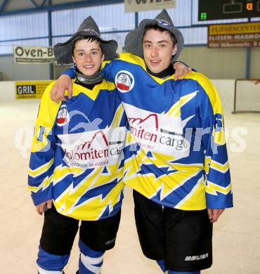 Eishockey Nachwuchsmeisterschaft. U14. Sandro und Arno Gasser (Huben). Voelkermarkt, am 24.2.2013.
Foto: Kuess
---
pressefotos, pressefotografie, kuess, qs, qspictures, sport, bild, bilder, bilddatenbank