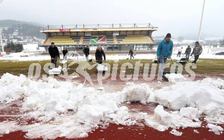 Fussball Bundesliga. RZ Pellets WAC. Schneeraeumung Lavanttal Arena. Wolfsberg, am 25.2.2013.
Foto: Kuess
---
pressefotos, pressefotografie, kuess, qs, qspictures, sport, bild, bilder, bilddatenbank