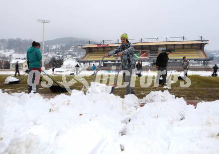 Fussball Bundesliga. RZ Pellets WAC. Schneeraeumung Lavanttal Arena. Wolfsberg, am 25.2.2013.
Foto: Kuess
---
pressefotos, pressefotografie, kuess, qs, qspictures, sport, bild, bilder, bilddatenbank