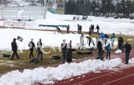 Fussball Bundesliga. RZ Pellets WAC. Schneeraeumung Lavanttal Arena. Wolfsberg, am 25.2.2013.
Foto: Kuess
---
pressefotos, pressefotografie, kuess, qs, qspictures, sport, bild, bilder, bilddatenbank