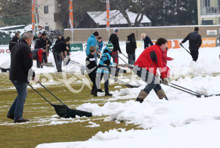 Fussball Bundesliga. RZ Pellets WAC. Schneeraeumung Lavanttal Arena. Wolfsberg, am 25.2.2013.
Foto: Kuess
---
pressefotos, pressefotografie, kuess, qs, qspictures, sport, bild, bilder, bilddatenbank