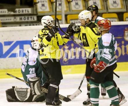 Eishockeycup. HC Post gegen Zeltverleih Bister. Torjubel Stephan Kogelnigg, Joerg Putzl  (Post). Klagenfurt, 27.2.2013.
Foto: Kuess
---
pressefotos, pressefotografie, kuess, qs, qspictures, sport, bild, bilder, bilddatenbank