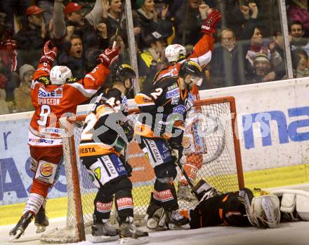 EBEL. Eishockey Bundesliga. EC KAC gegen Moser Medical Graz 99ers. Jubel Tyler Spurgeon, Kevin Doell (KAC). Klagenfurt, am 1.3.2013.
Foto: Kuess 


---
pressefotos, pressefotografie, kuess, qs, qspictures, sport, bild, bilder, bilddatenbank