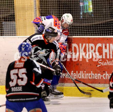 Eishockeycup. Ducks gegen Narren Steindorf. Markus Huber  (Ducks), Lukas Peterschitz (Steindorf). Steindorf, 2.3.2013.
Foto: Kuess
---
pressefotos, pressefotografie, kuess, qs, qspictures, sport, bild, bilder, bilddatenbank