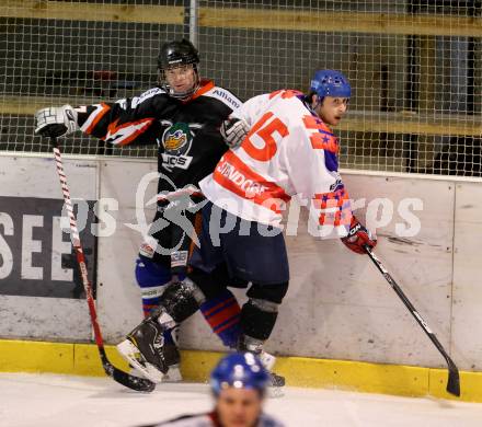 Eishockeycup. Ducks gegen Narren Steindorf. Thomas Brunner (Ducks), Christopher Dreier (Steindorf). Steindorf, 2.3.2013.
Foto: Kuess
---
pressefotos, pressefotografie, kuess, qs, qspictures, sport, bild, bilder, bilddatenbank