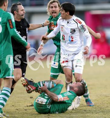 Fussball. Bundesliga. RZ Pellets WAC gegen SK Rapid Wien.  David De Paula,   (WAC), Steffen Hofmann, Harald Pichler, Schiedsrichter Rene Eisner (Rapid). Wolfsberg, 3.3.2013.
Foto: Kuess

---
pressefotos, pressefotografie, kuess, qs, qspictures, sport, bild, bilder, bilddatenbank