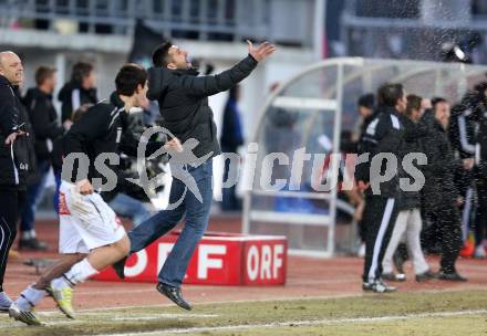 Fussball. Bundesliga. RZ Pellets WAC gegen SK Rapid Wien.  Jubel Trainer Nenad Bjelica  (WAC). Wolfsberg, 3.3.2013.
Foto: Kuess

---
pressefotos, pressefotografie, kuess, qs, qspictures, sport, bild, bilder, bilddatenbank