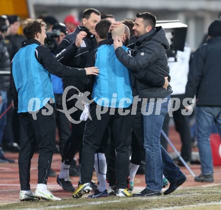 Fussball. Bundesliga. RZ Pellets WAC gegen SK Rapid Wien.  Jubel Trainer Nenad Bjelica  (WAC). Wolfsberg, 3.3.2013.
Foto: Kuess

---
pressefotos, pressefotografie, kuess, qs, qspictures, sport, bild, bilder, bilddatenbank