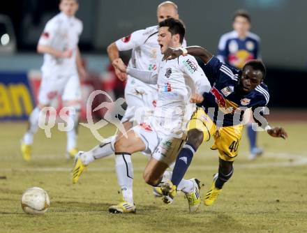 Fussball. Bundesliga. RZ Pellets WAC gegen  FC Red Bull Salzburg.  Roland Putsche,  (WAC), Sadio Mane  (Salzburg). Wolfsberg, 6.3.2013.
Foto: Kuess

---
pressefotos, pressefotografie, kuess, qs, qspictures, sport, bild, bilder, bilddatenbank