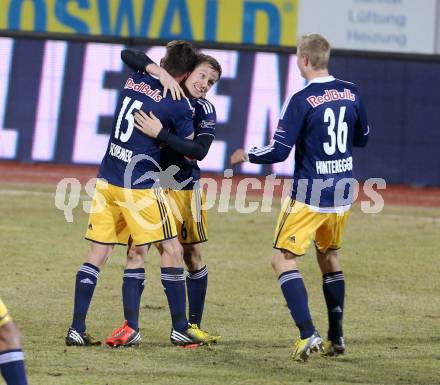 Fussball. Bundesliga. RZ Pellets WAC gegen  FC Red Bull Salzburg.  Torjubel Franz Schiemer, Christian Schwegler, Martin Hinteregger (Salzburg). Wolfsberg, 6.3.2013.
Foto: Kuess

---
pressefotos, pressefotografie, kuess, qs, qspictures, sport, bild, bilder, bilddatenbank