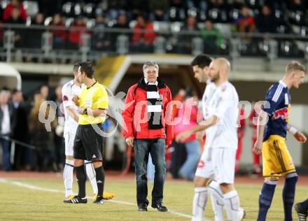 Fussball. Bundesliga. RZ Pellets WAC gegen  FC Red Bull Salzburg.  Ankick durch Peter Kaiser. Wolfsberg, 6.3.2013.
Foto: Kuess

---
pressefotos, pressefotografie, kuess, qs, qspictures, sport, bild, bilder, bilddatenbank