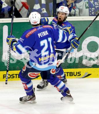 EBEL. Eishockey Bundesliga. EC VSV gegen EHC LIWEST Linz. Torjubel Markus Peintner, Benjamin Petrik (VSV). Villach, am 8.3.2013.
Foto: Kuess 


---
pressefotos, pressefotografie, kuess, qs, qspictures, sport, bild, bilder, bilddatenbank