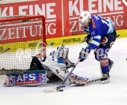 EBEL. Eishockey Bundesliga. EC VSV gegen EHC LIWEST Linz. Justin Taylor,  (VSV), David Leneveu (Linz). Villach, am 8.3.2013.
Foto: Kuess 


---
pressefotos, pressefotografie, kuess, qs, qspictures, sport, bild, bilder, bilddatenbank