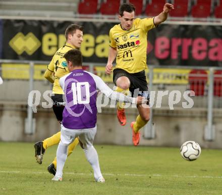 Fussball Regionalliga. SK Austria Klagenfurt gegen Allerheiligen. Lumbardh Salihu,  (Klagenfurt), Georg Grasser (Allerheiligen). Klagenfurt, 12.3.2013
Foto: Kuess

---
pressefotos, pressefotografie, kuess, qs, qspictures, sport, bild, bilder, bilddatenbank