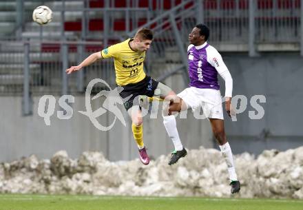 Fussball Regionalliga. SK Austria Klagenfurt gegen Allerheiligen. Eric Akoto, (Klagenfurt), Aemend Spreco (Allerheiligen). Klagenfurt, 12.3.2013
Foto: Kuess

---
pressefotos, pressefotografie, kuess, qs, qspictures, sport, bild, bilder, bilddatenbank