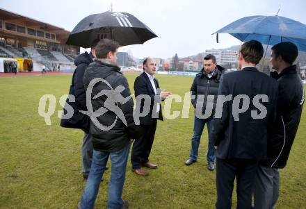 Fussball Bundesliga. RZ Pellets WAC gegen Mattersburg. Spielplatzkommissionierung. Schiedsrichter Prammer Thomas. Trainer Nenad Bjelica (WAC). Wolfsberg, am 13.3.2013.
Foto: Kuess
---
pressefotos, pressefotografie, kuess, qs, qspictures, sport, bild, bilder, bilddatenbank