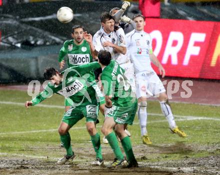 Fussball. Bundesliga. RZ Pellets WAC gegen SV Mattersburg.  Boris Huettenbrenner,   (WAC), Thomas Borenitsch, Michael Novak, Patrick Buerger (Mattersburg). Wolfsberg, 13.3.2013.
Foto: Kuess

---
pressefotos, pressefotografie, kuess, qs, qspictures, sport, bild, bilder, bilddatenbank