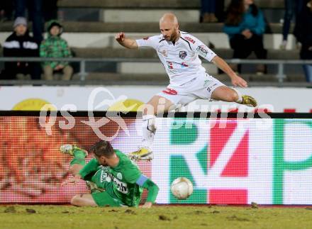 Fussball. Bundesliga. RZ Pellets WAC gegen SV Mattersburg.  Stephan Stueckler,   (WAC), Florin Lovin (Mattersburg). Wolfsberg, 13.3.2013.
Foto: Kuess

---
pressefotos, pressefotografie, kuess, qs, qspictures, sport, bild, bilder, bilddatenbank