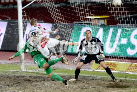 Fussball. Bundesliga. RZ Pellets WAC gegen SV Mattersburg.  Manuel Kerhe,   (WAC), Michael Novak, Thomas Borenitsch (Mattersburg). Wolfsberg, 13.3.2013.
Foto: Kuess

---
pressefotos, pressefotografie, kuess, qs, qspictures, sport, bild, bilder, bilddatenbank