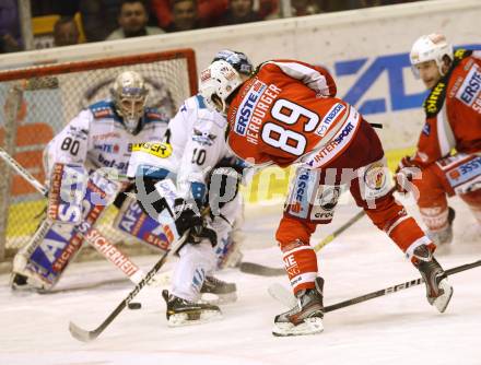 EBEL. Eishockey Bundesliga. EC KAC gegen EHC Liwest Black Wings Linz.  Raphael Herburger,  (KAC), David Leneveu (Linz). Klagenfurt, am 15.3.2013.
Foto: Kuess 


---
pressefotos, pressefotografie, kuess, qs, qspictures, sport, bild, bilder, bilddatenbank