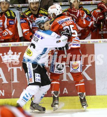 EBEL. Eishockey Bundesliga. EC KAC gegen EHC Liwest Black Wings Linz.  Nikolaus Holzer,  (KAC),  Martin Mairitsch (Linz). Klagenfurt, am 15.3.2013.
Foto: Kuess 


---
pressefotos, pressefotografie, kuess, qs, qspictures, sport, bild, bilder, bilddatenbank