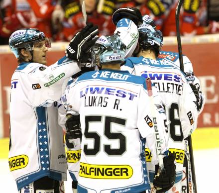 EBEL. Eishockey Bundesliga. EC KAC gegen EHC Liwest Black Wings Linz.  Torjubel  (Linz). Klagenfurt, am 15.3.2013.
Foto: Kuess 


---
pressefotos, pressefotografie, kuess, qs, qspictures, sport, bild, bilder, bilddatenbank