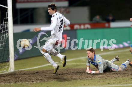 Fussball. Bundesliga. RZ Pellets WAC gegen SC Wiener Neustadt.  Mihret Topcagic, (WAC), Thomas Vollnhofer   (Wiener Neustadt). Wolfsberg, 16.3.2013.
Foto: Kuess

---
pressefotos, pressefotografie, kuess, qs, qspictures, sport, bild, bilder, bilddatenbank