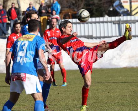 Fussball. Regionalliga Mitte. VSV gegen SAK. Kirisits Michael (VSV), Riedl Thomas (SAK). Villach, 16.3.2013.
Foto: Kuess
---
pressefotos, pressefotografie, kuess, qs, qspictures, sport, bild, bilder, bilddatenbank