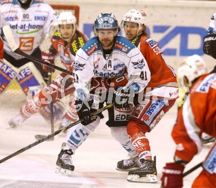 EBEL. Eishockey Bundesliga. EC KAC gegen EHC Liwest Black Wings Linz. Tyler Scofield (KAC), Curtis Murphy (Linz). Klagenfurt, am 19.3.2013.
Foto: Kuess 


---
pressefotos, pressefotografie, kuess, qs, qspictures, sport, bild, bilder, bilddatenbank