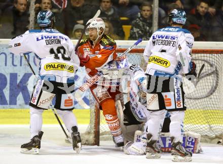 EBEL. Eishockey Bundesliga. EC KAC gegen EHC Liwest Black Wings Linz.  John Lammers,  (KAC), Marc Andre Dorion, David Leneveu (Linz). Klagenfurt, am 19.3.2013.
Foto: Kuess 


---
pressefotos, pressefotografie, kuess, qs, qspictures, sport, bild, bilder, bilddatenbank