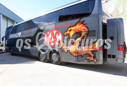 Eishockey. Bundesliga. KAC. Abfahrt mit dem KAC Bus nach Linz. Klagenfurt, 21.3.2013.
Foto: Kuess
---
pressefotos, pressefotografie, kuess, qs, qspictures, sport, bild, bilder, bilddatenbank