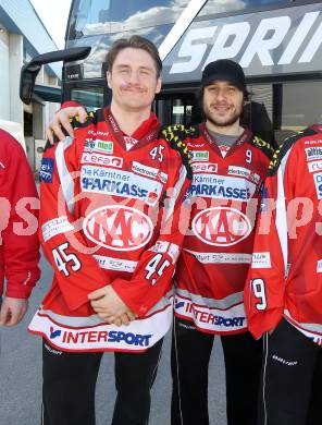 Eishockey. Bundesliga. KAC. Abfahrt mit dem KAC Bus nach Linz. David Schuller, Tyler Spurgeon. Klagenfurt, 21.3.2013.
Foto: Kuess
---
pressefotos, pressefotografie, kuess, qs, qspictures, sport, bild, bilder, bilddatenbank