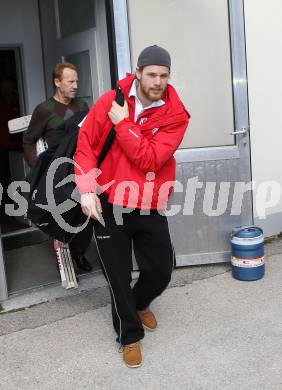 Eishockey. Bundesliga. KAC. Abfahrt mit dem KAC Bus nach Linz. Markus Pirmann. Klagenfurt, 21.3.2013.
Foto: Kuess
---
pressefotos, pressefotografie, kuess, qs, qspictures, sport, bild, bilder, bilddatenbank