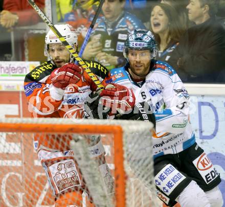 EBEL. Eishockey Bundesliga. EC KAC gegen EHC Liwest Black Wings Linz.  Thomas Koch,  (KAC), Andrew Hedlund (Linz). Klagenfurt, am 24.3.2013.
Foto: Kuess 


---
pressefotos, pressefotografie, kuess, qs, qspictures, sport, bild, bilder, bilddatenbank