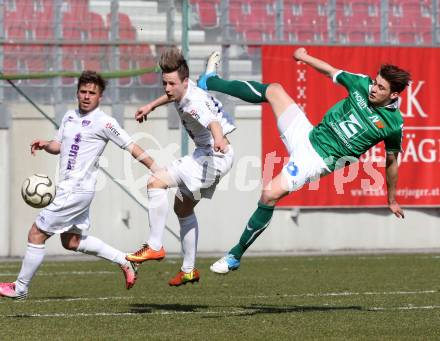 Fussball Regionalliga. SK Austria Klagenfurt gegen SV Wallern. Grega Triplat, Fabian Miesenboeck (Austria Klagenfurt),  Felix Huspek  (Wallern). Klagenfurt, 23.3.2013.
Foto: Kuess
---
pressefotos, pressefotografie, kuess, qs, qspictures, sport, bild, bilder, bilddatenbank